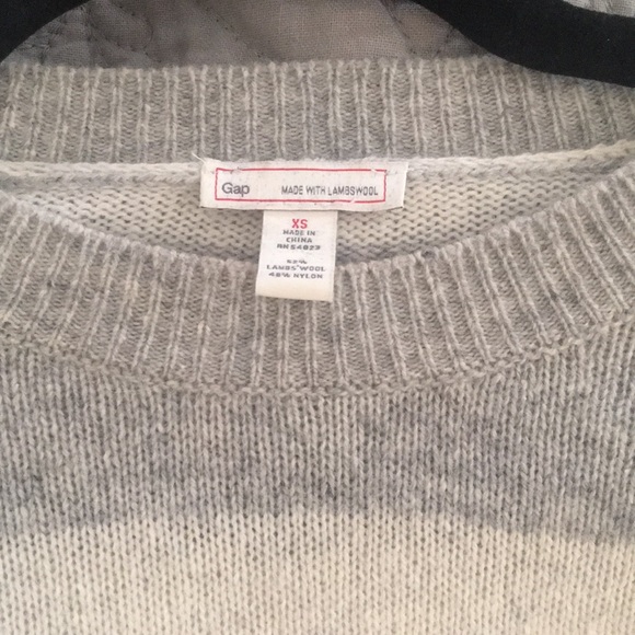 Gray & White striped sweater in good condition. - Picture 3 of 7